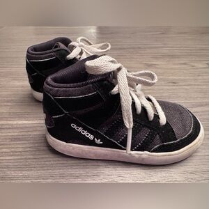 Adidas Hoops Mid 3.0 K toddler shoes in a black and grey colorway